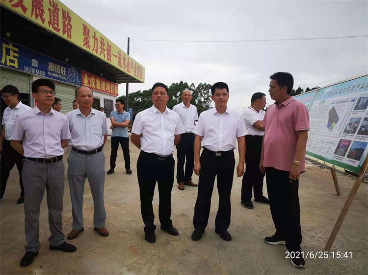 2021年6月25日-钦南区肖利富区长、杨俊副区长在那丽园区调研.jpg
